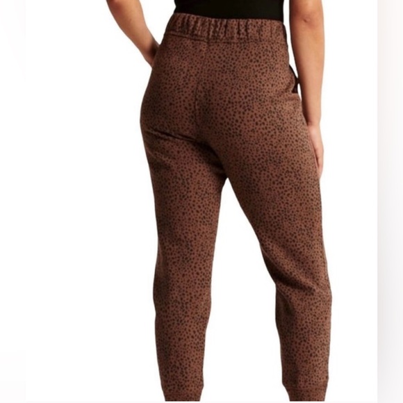 Abercrombie & Fitch Leopard Print City Joggers - Picture 3 of 6